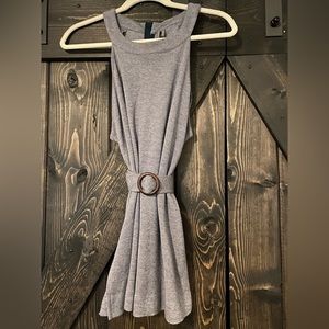 Sleeveless cotton belted top